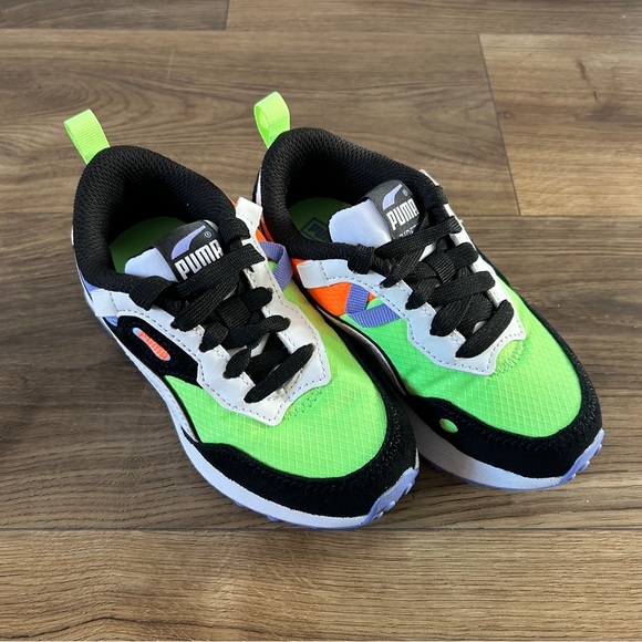 PUMA Kids Neon Green Sneakers in US kids size 11 - Picture 1 of 3